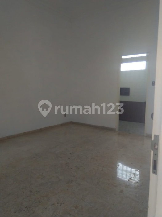 House for rent in Bandung, Indonesia · 7 rooms, 6 baths