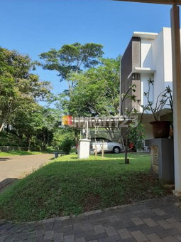 House for rent in Bandung, Indonesia · 5 rooms, 4 baths