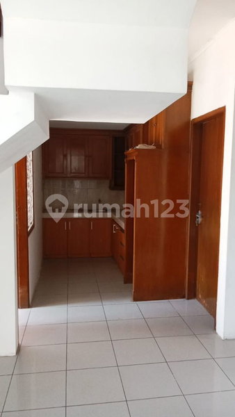 House for rent in Surabaya, Indonesia · 3 rooms, 2 baths