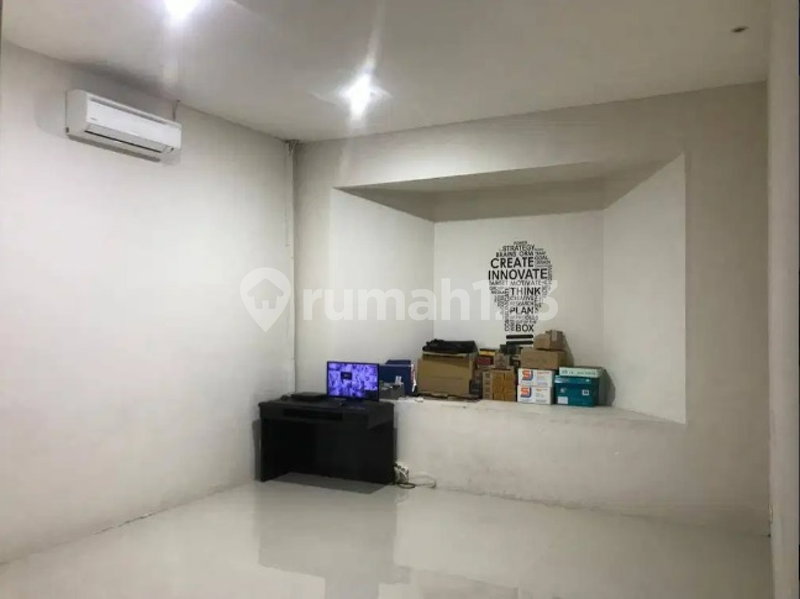 House for rent in Tangerang, Indonesia · Sukasari · 5 rooms, 4 baths