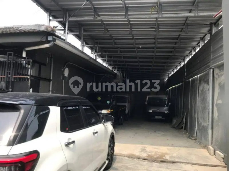 House for rent in Tangerang, Indonesia · Sukasari · 5 rooms, 4 baths
