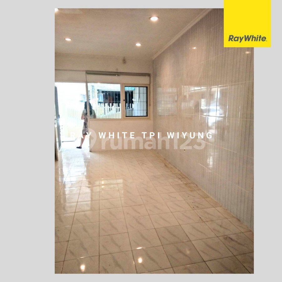 House for rent in Surabaya, Indonesia · 3 rooms, 2 baths
