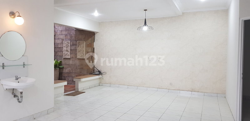 House for rent in West Jakarta, Indonesia · Kembangan · 3 rooms, 3 baths