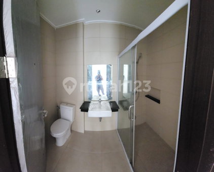 House for rent in North Jakarta, Indonesia · Penjaringan · 4 rooms, 5 baths