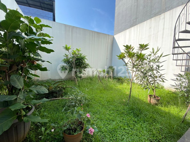 House for rent in Tangerang, Indonesia · Riding · 4 rooms, 4 baths