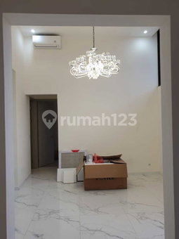 House for rent in Tangerang, Indonesia · Riding · 4 rooms, 4 baths