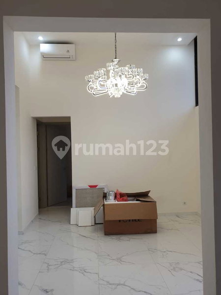 House for rent in Tangerang, Indonesia · Riding · 4 rooms, 4 baths