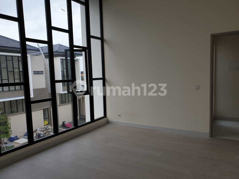 House for rent in Tangerang, Indonesia · Riding · 4 rooms, 4 baths