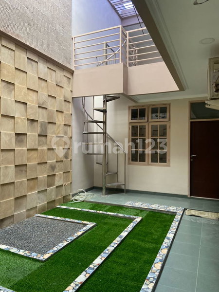 House for rent in Cikarang, Indonesia · 7 rooms, 5 baths