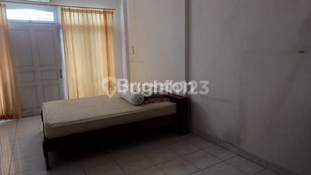 House for rent in Surabaya, Indonesia · 3 rooms, 3 baths