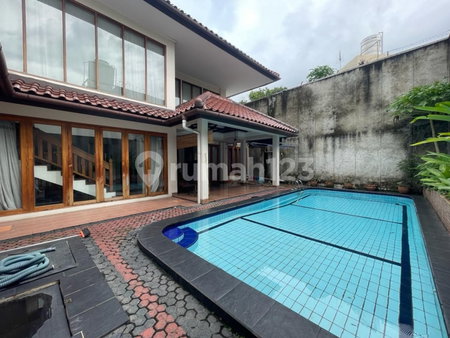 House for rent in South Jakarta, Indonesia · Kebayoran Lama · 4 rooms, 3 baths