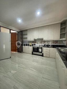 House for rent in South Jakarta, Indonesia · Kebayoran Lama · 4 rooms, 3 baths