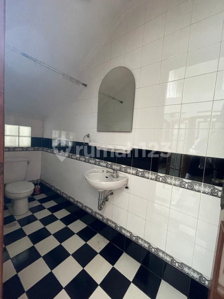 House for rent in South Jakarta, Indonesia · Kebayoran Lama · 4 rooms, 3 baths