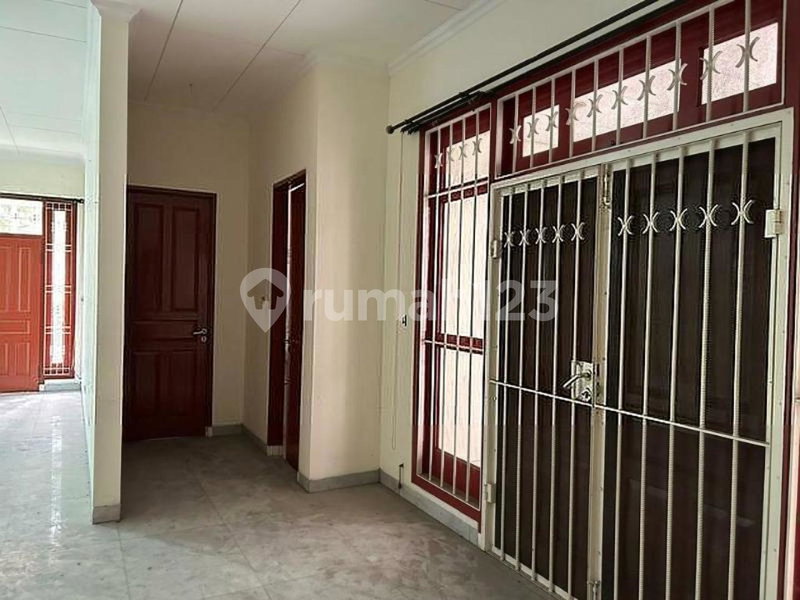 House for rent in Denpasar, Indonesia · Pedungan · 4 rooms, 3 baths