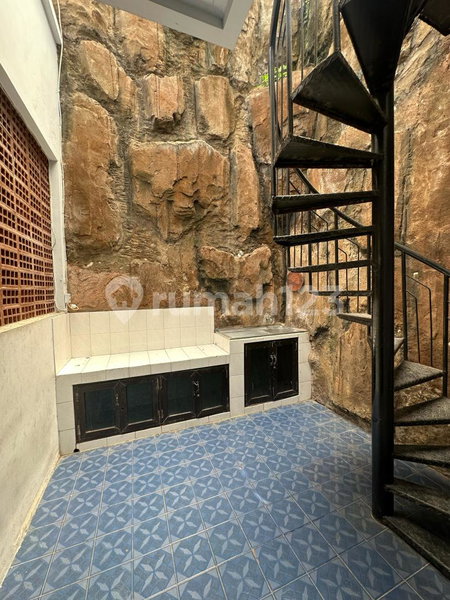 House for rent in Denpasar, Indonesia · Pedungan · 4 rooms, 3 baths