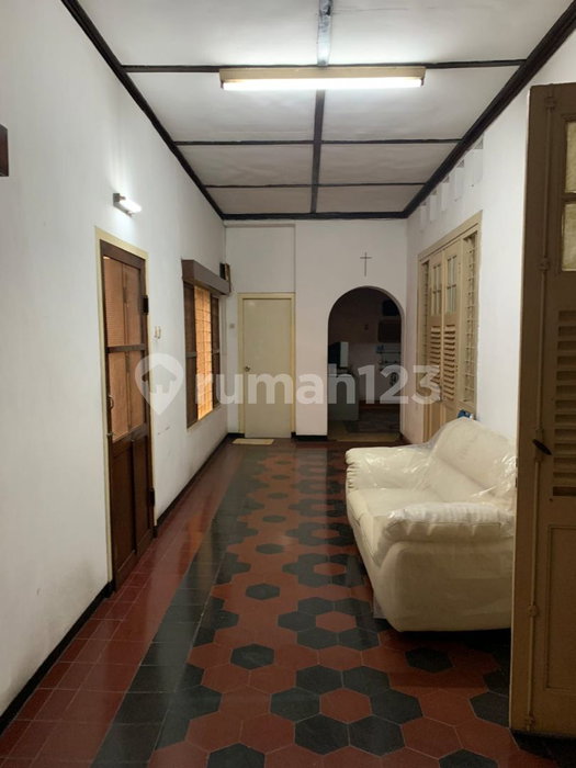 House for rent in Surabaya, Indonesia · 4 rooms, 2 baths