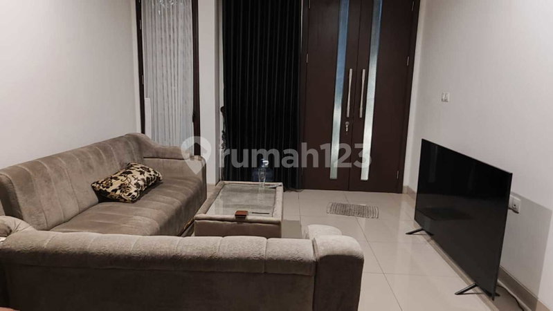 House for rent in Surabaya, Indonesia · 5 rooms, 4 baths