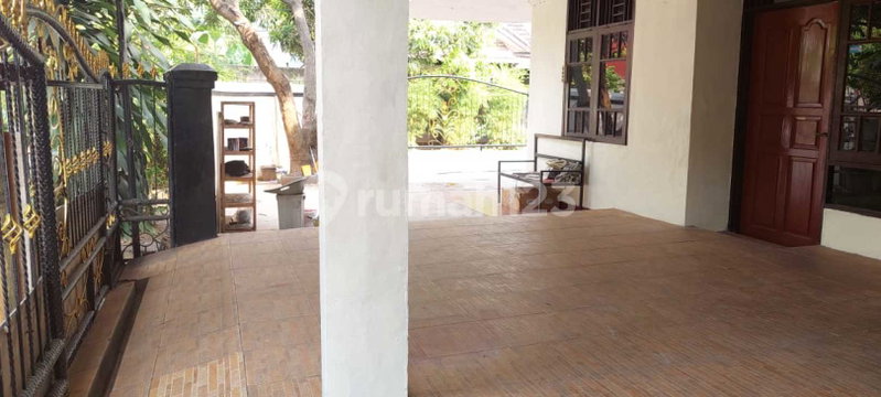 House for rent in Tangerang, Indonesia · Sukasari · 5 rooms, 3 baths