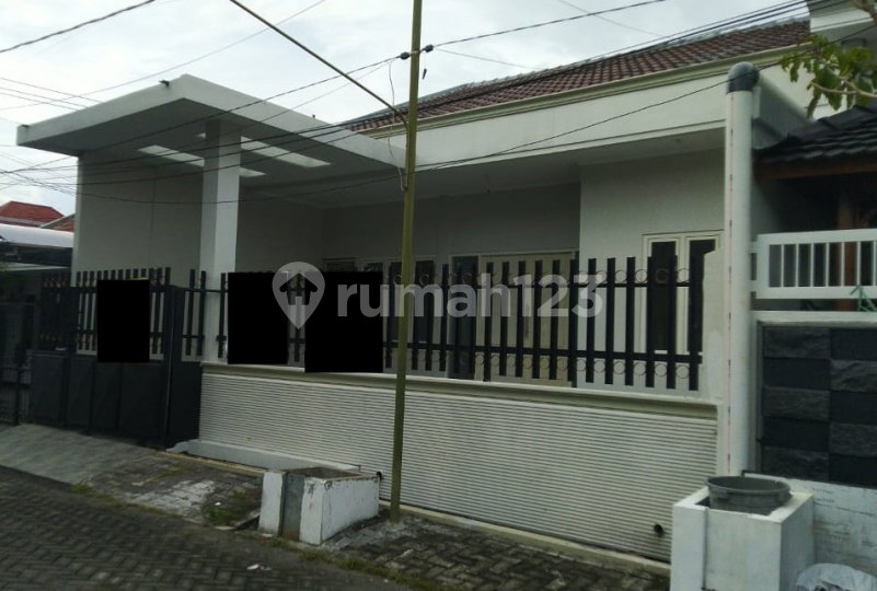 House for rent in Surabaya, Indonesia · 3 rooms, 2 baths