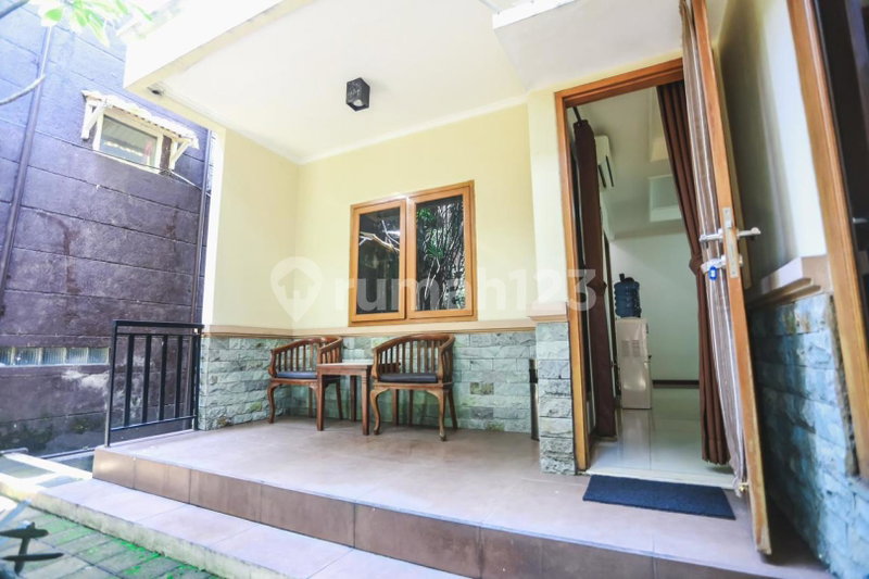 House for rent in Surabaya, Indonesia · 5 rooms, 4 baths
