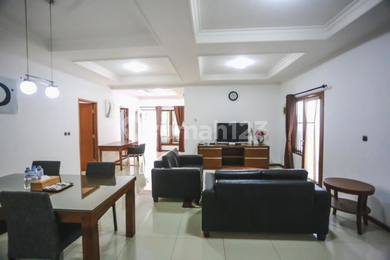 House for rent in Surabaya, Indonesia · 5 rooms, 4 baths