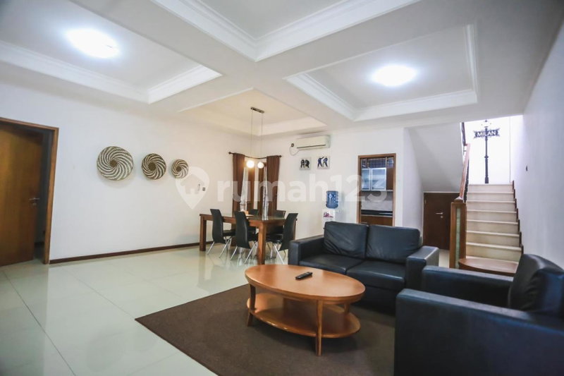 House for rent in Surabaya, Indonesia · 5 rooms, 4 baths