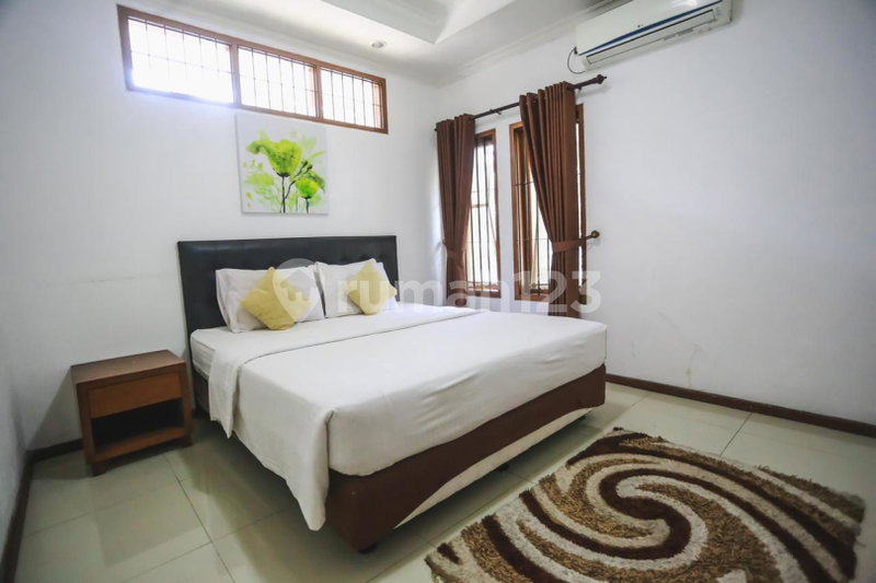 House for rent in Surabaya, Indonesia · 5 rooms, 4 baths