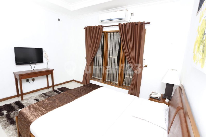 House for rent in Surabaya, Indonesia · 5 rooms, 4 baths