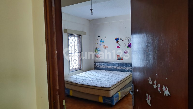 House for rent in Surabaya, Indonesia · 4 rooms, 2 baths