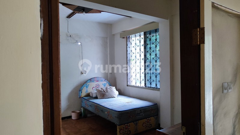 House for rent in Surabaya, Indonesia · 4 rooms, 2 baths