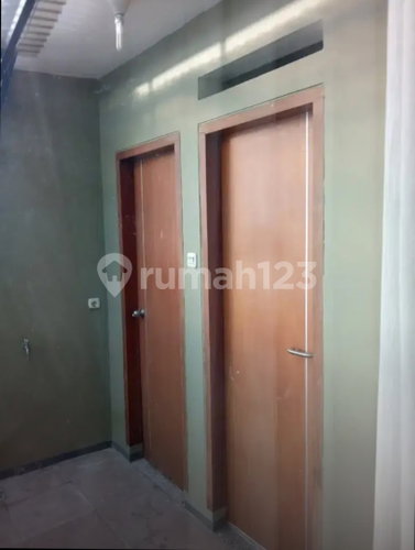 House for rent in Surabaya, Indonesia · 4 rooms, 4 baths