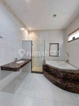 House for rent in Malang, Indonesia · RW 04 Kel. Kedungkandang, District. Kedungkandang · 6 rooms, 4 baths