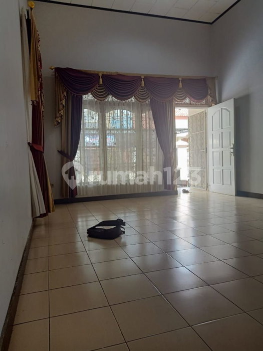 House for rent in Semarang, Indonesia · Pedurungan · 7 rooms, 4 baths