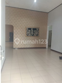 House for rent in Semarang, Indonesia · Pedurungan · 7 rooms, 4 baths