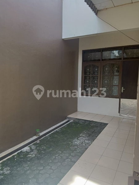 House for rent in Semarang, Indonesia · Pedurungan · 7 rooms, 4 baths