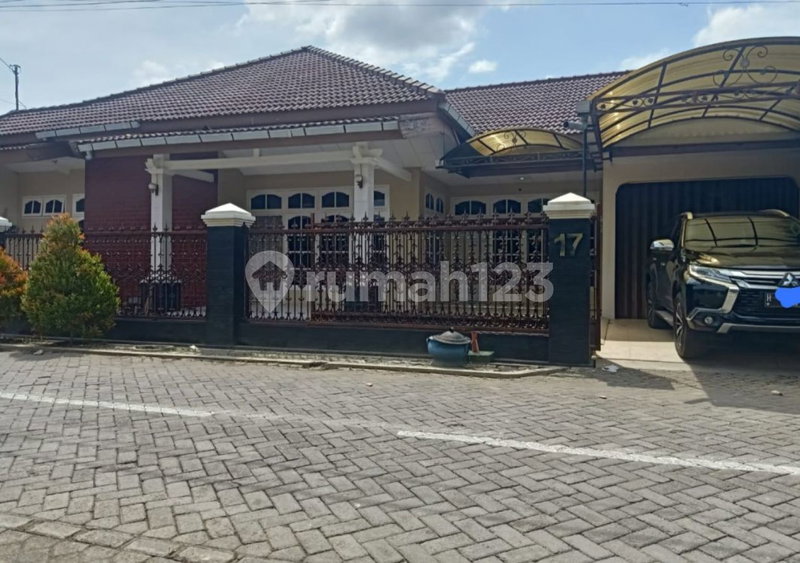 House for rent in Semarang, Indonesia · Pedurungan · 7 rooms, 4 baths