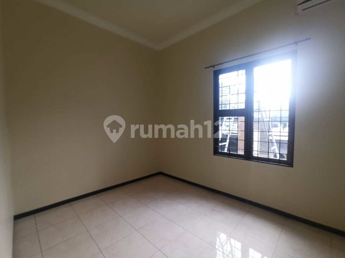 House for rent in Surabaya, Indonesia · 4 rooms, 2 baths