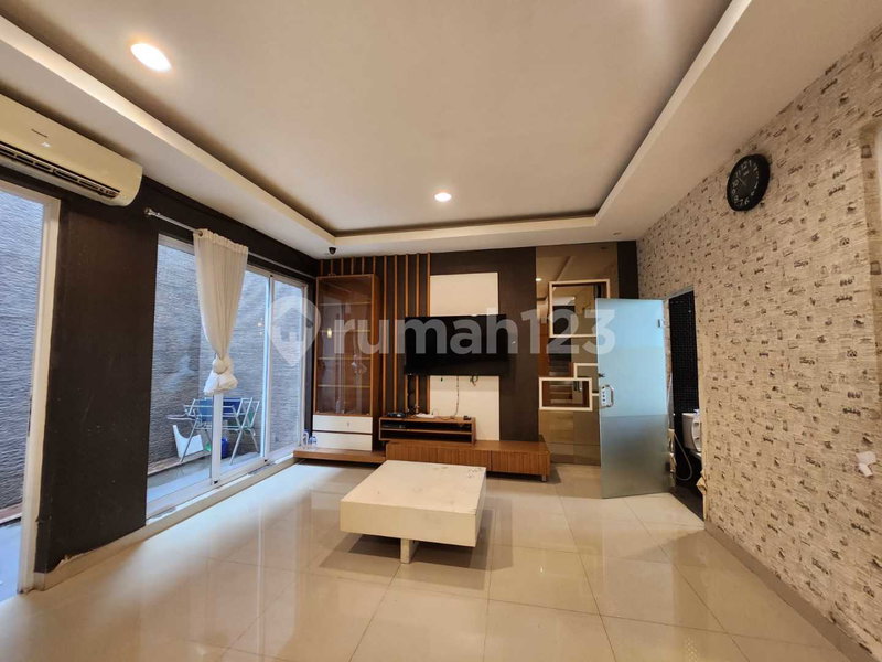 House for rent in Semarang, Indonesia · 3 rooms, 3 baths