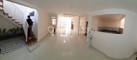 House for rent in North Jakarta, Indonesia · Penjaringan · 7 rooms, 4 baths