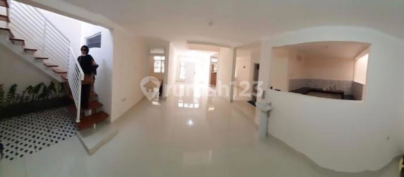 House for rent in North Jakarta, Indonesia · Penjaringan · 7 rooms, 4 baths