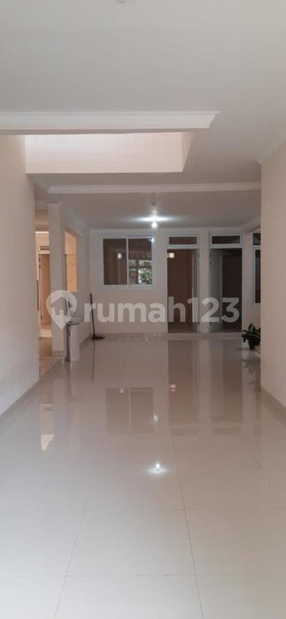 House for rent in North Jakarta, Indonesia · Penjaringan · 7 rooms, 4 baths
