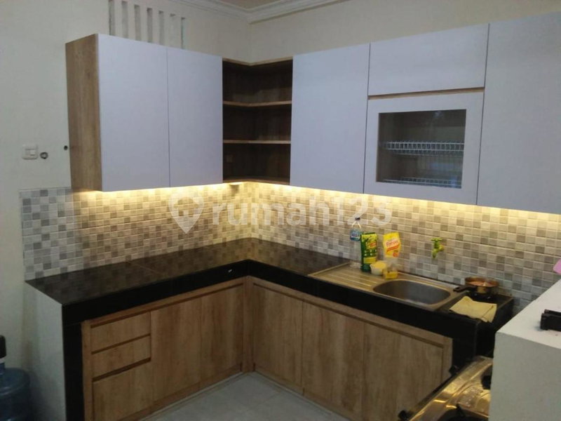 House for rent in North Jakarta, Indonesia · Penjaringan · 7 rooms, 4 baths