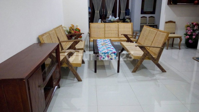 House for rent in Jakarta, Indonesia · Menteng · 4 rooms, 5 baths