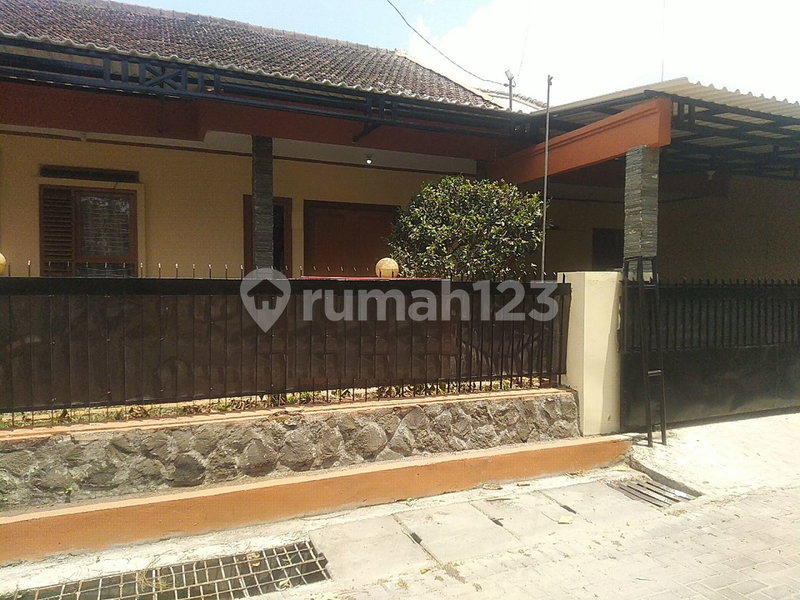 House for rent in Jakarta, Indonesia · Menteng · 4 rooms, 5 baths