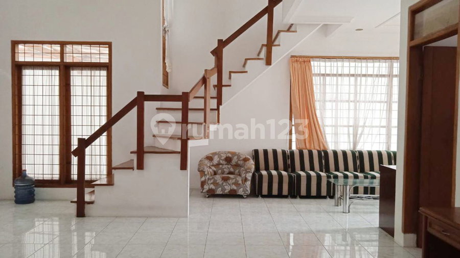House for rent in Bandung, Indonesia · 6 rooms, 6 baths