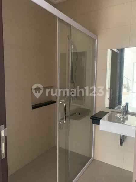 House for rent in West Jakarta, Indonesia · Cengkareng · 4 rooms, 4 baths