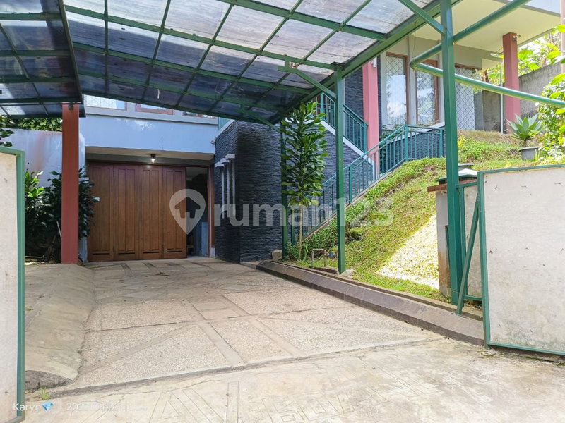 House for rent in Bandung, Indonesia · 5 rooms, 3 baths