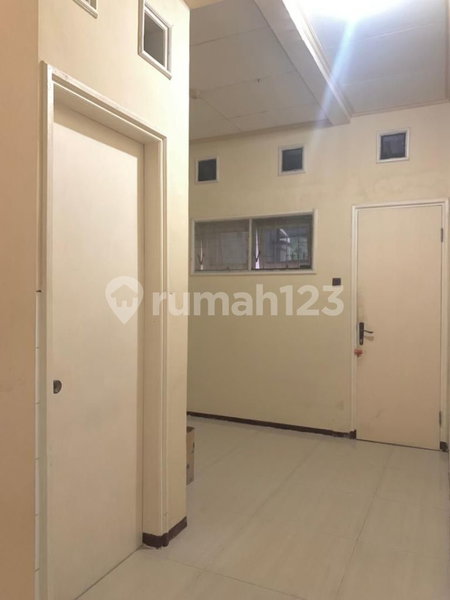 House for rent in Surabaya, Indonesia · 3 rooms, 2 baths