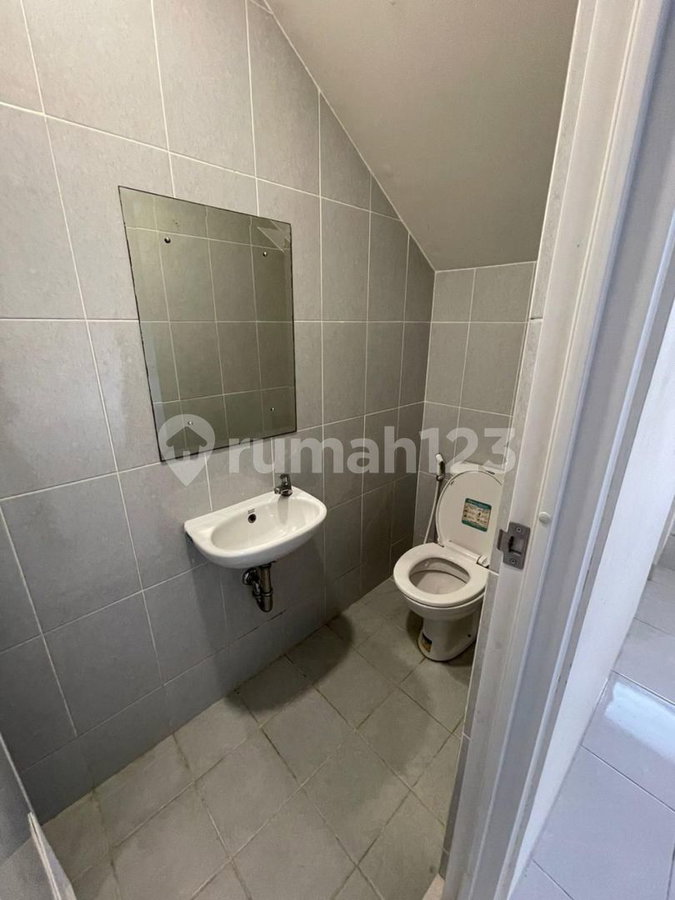House for rent in Tangerang, Indonesia · Riding · 2 rooms, 2 baths