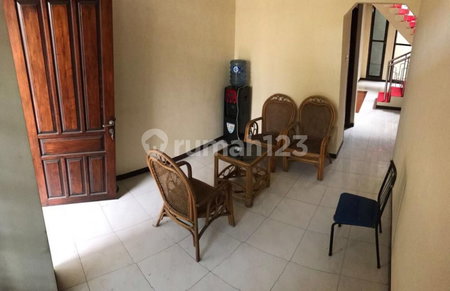 House for rent in Surabaya, Indonesia · 6 rooms, 2 baths